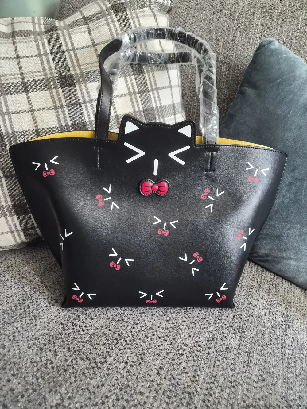 Black Cat-Themed Tote Bag with Red Bow Accents NWT